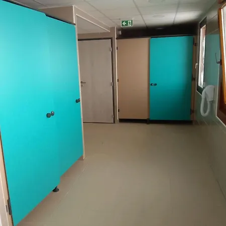 Dans Résidence Avec Piscine Et Parking Couvert * Besse-et-Saint-Anastaise